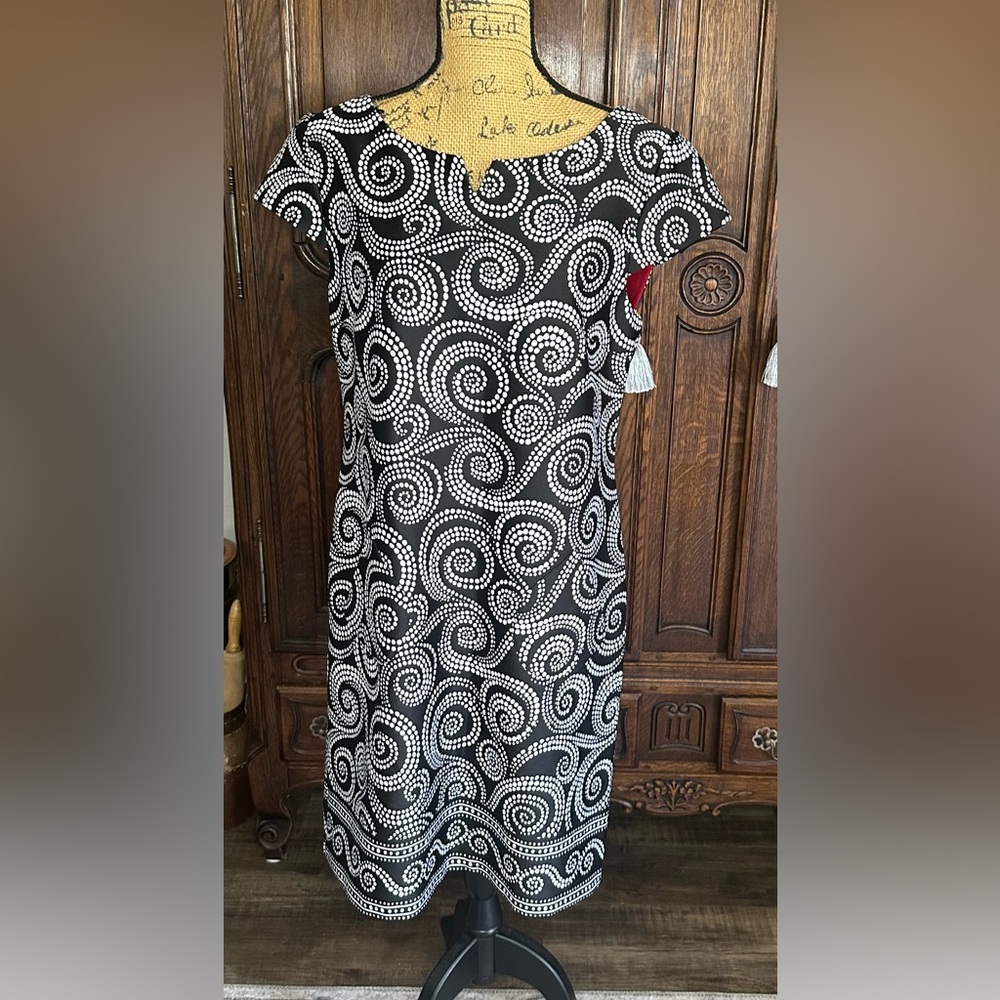 London Times Black and White Sheath Dress with Crew Neck